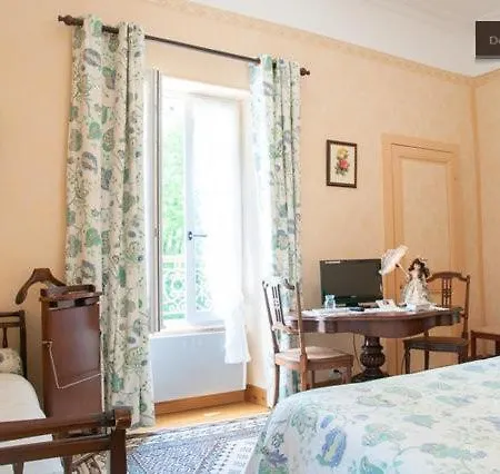 Logis La Folie Bed & Breakfast