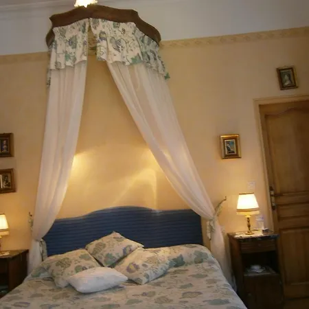 Logis La Folie Bed & Breakfast